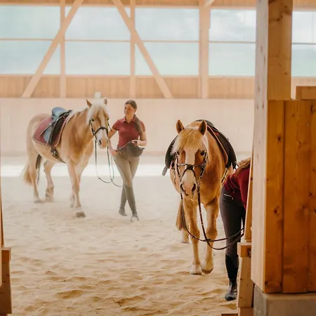 Friedrichshof オーバートルバッハ